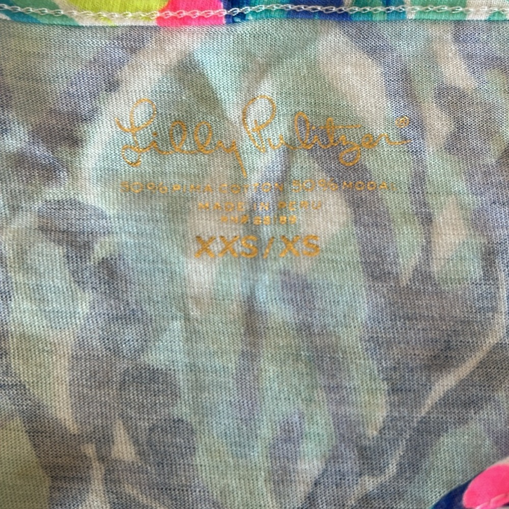 Lilly Pulitzer Britta Knit Tunic Swirling Seadream size XS
PROJECT due to hole - Picture 2 of 16